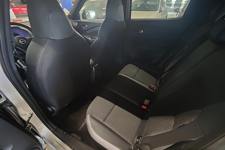 ניסאן ג'וק-e-Hybrid-מושב אחורי