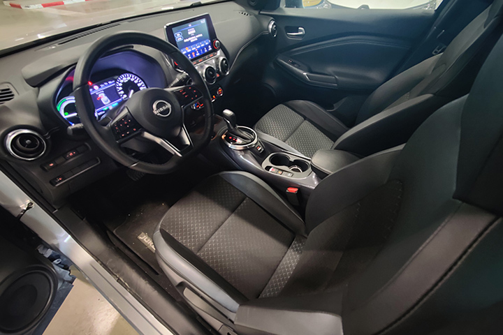 ניסאן ג'וק-e-Hybrid-פנים הרכב