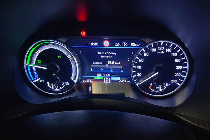 ניסאן ג'וק e-Hybrid לוח מחוונים